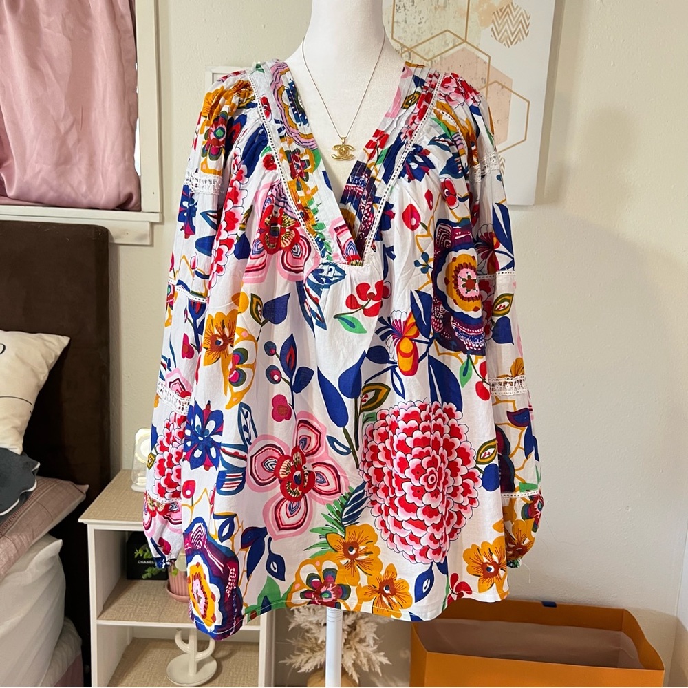 NWT KAKTUS floral blouse